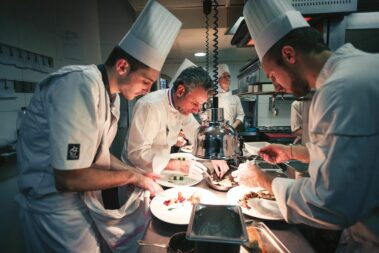 le-chef-cuisinier-mathieu-viannay-est-aussi-le-proprietaire-du-restaurant-la-mere-brazier-photo-joel-philippon